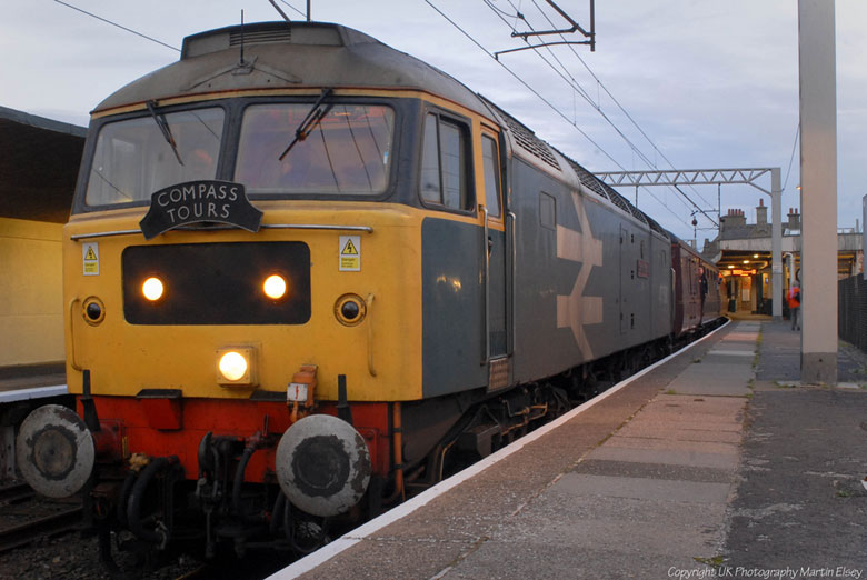 47580 at Carnforth with 1Z61 14:41 from Carlisle 'The Mid Cheshire Moorlander' to Hooton on 07/10/11, Photo by Martin Elsey