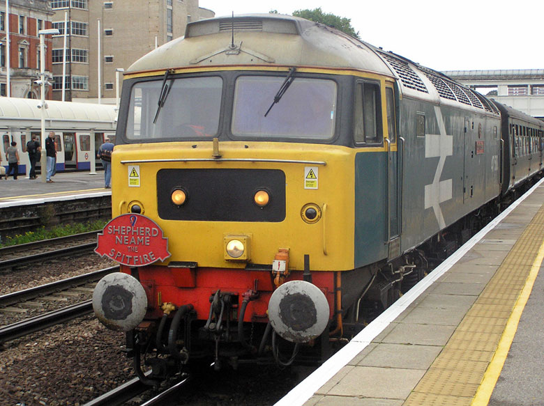 47580 awaits departure with 1Z82 10:08 Kensington Olympia - Faversham on 04/09/11, Photo by Les Savine
