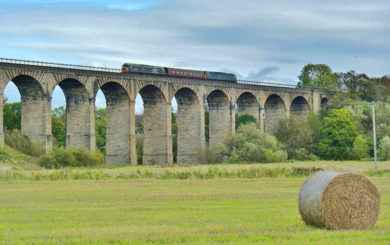 47580 and 47270 cross Avon Viaduct with a SRPS Mk1 in tow on 10/10/11, Photo by John Sniegon