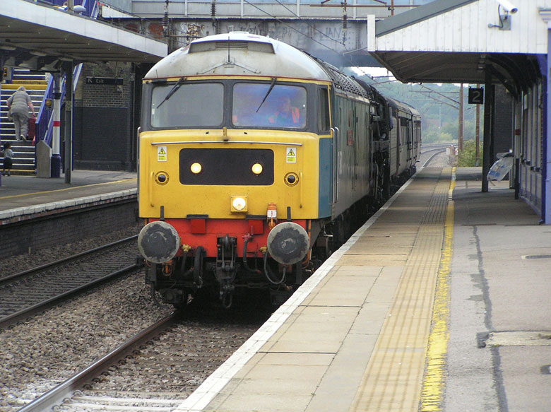 47580 on the up slow lines with steam loco 70013 with 5Z22 15:07 Newark - Southall on 03/09/11, Photo by John Rudd