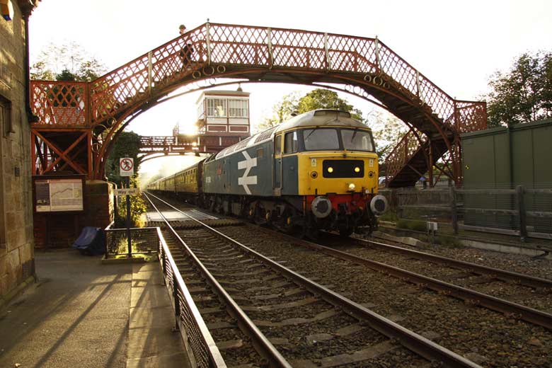 47580 passes Wylam with 1Z75 16:42 Carlisle - Lincoln on 05/10/11, Photo by Steven Hedley