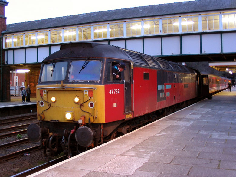 47732 at Bangor with 1D45 17:19 Manchester P. - Holyhead on 25/03/04, Photo by Rowan Crawshaw