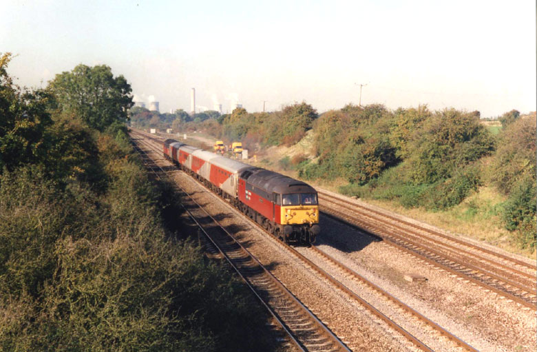 47732 at Didcot with a serco working 47768 is on the rear on 13/10/99, Photo by Tom Curtis