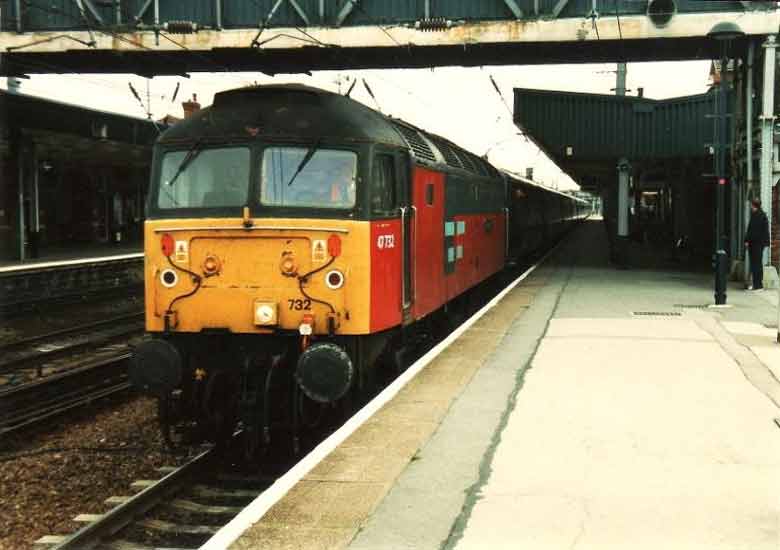 47732 arrives at Doncaster with 1E05 08:00 Glasgow C-Kings Cross on 04/10/01, Photo by Jason Hall