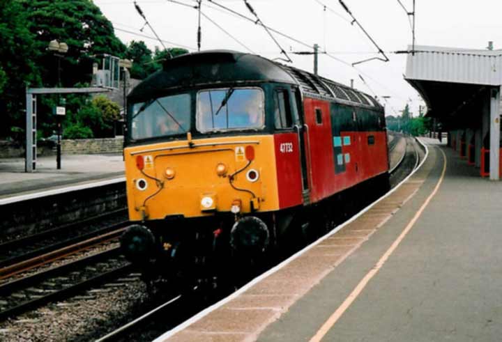 47732 passes through Durham 08/07/02, Photo by Martin Taylor