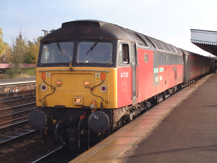 47732 at Leamington wirh 1S54 05:50 Bournemouth - Glasgow C. on 29/10/01, Photo by David Pemberton