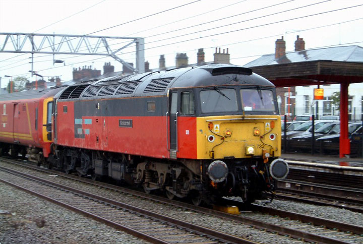 47732 passes through Stafford with 1A98 Warrington - Willesden Railnet on 28/08/03, Photo by Robert Green